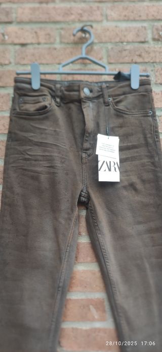 Pantalones vaqueros Zara marrones