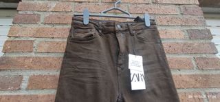 Pantalones vaqueros Zara marrones