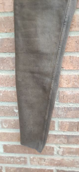 Pantalones vaqueros Zara marrones