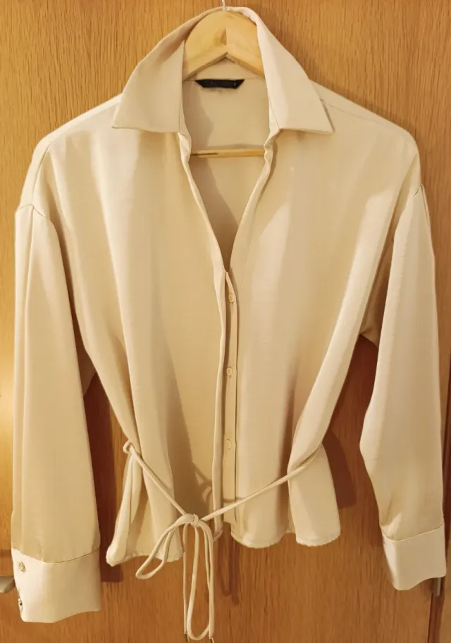 Camisa satinada fluida color perla XS-S