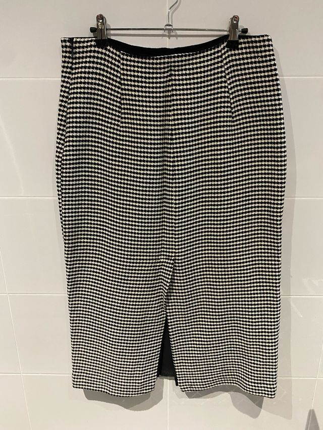 Falda de Rayas Blancas y Negras de Mango