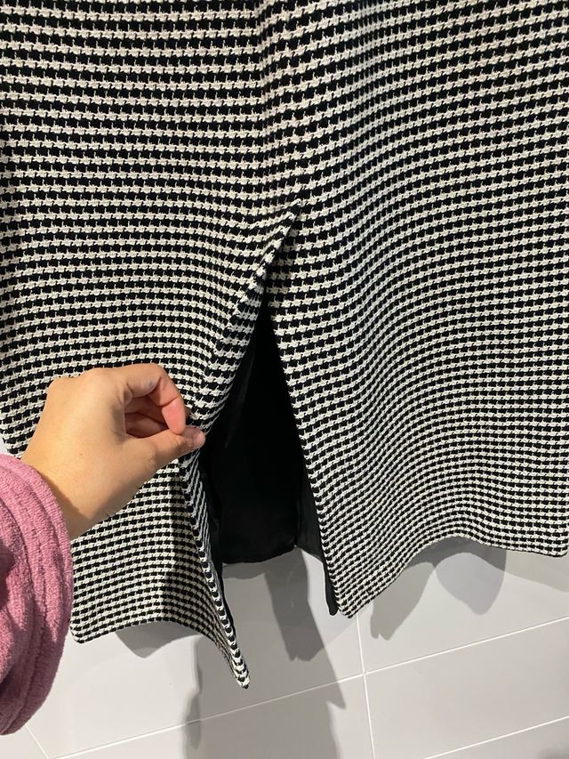 Falda de Rayas Blancas y Negras de Mango