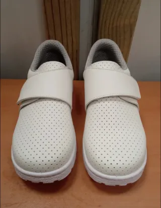 Zapatos DIAN blancos