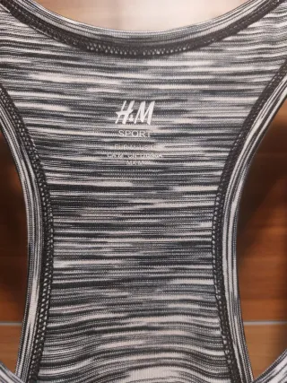 Camiseta tirantes H&M  negra y blanca