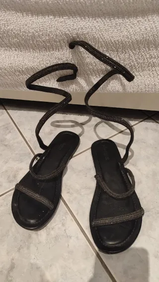 Sandali bassi neri con brillantini