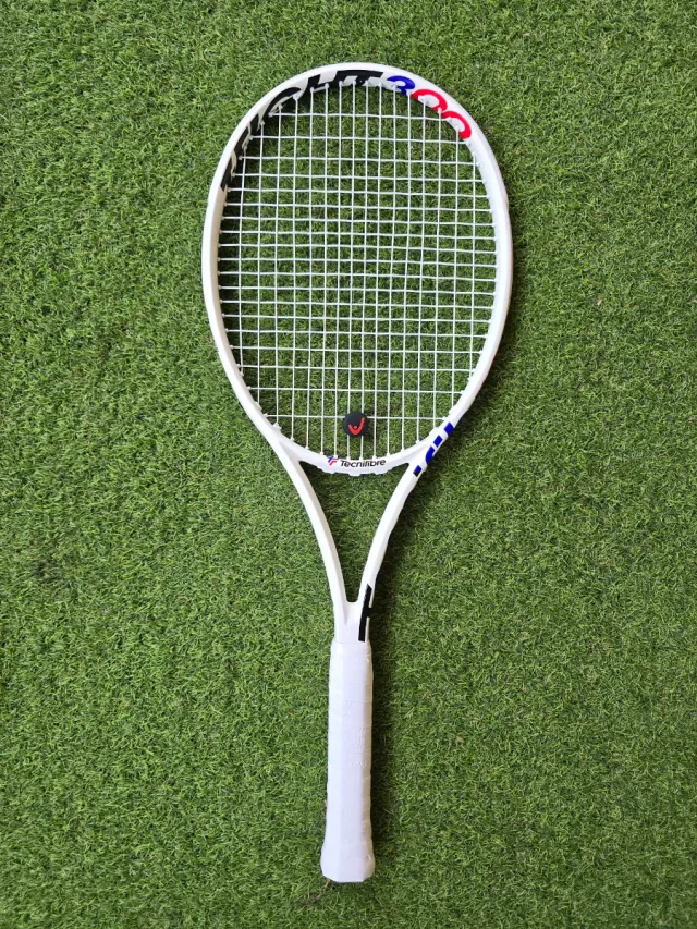 Raqueta de Tenis Tecnifibre T-Fight 300, poco uso.