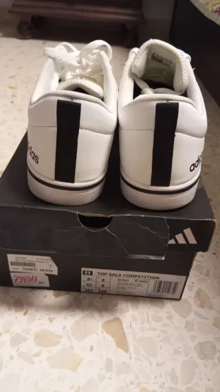 Zapatillas Adidas Blancas y Negras Talla 42