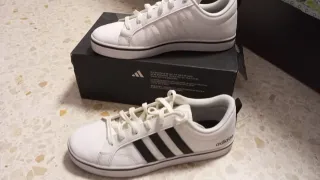 Zapatillas Adidas Blancas y Negras Talla 42