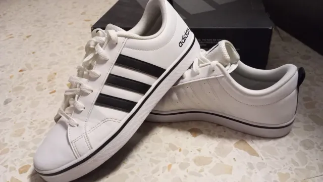 Zapatillas Adidas Blancas y Negras Talla 42