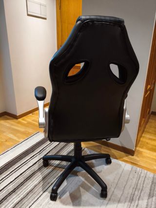 Silla de oficina gamer negra