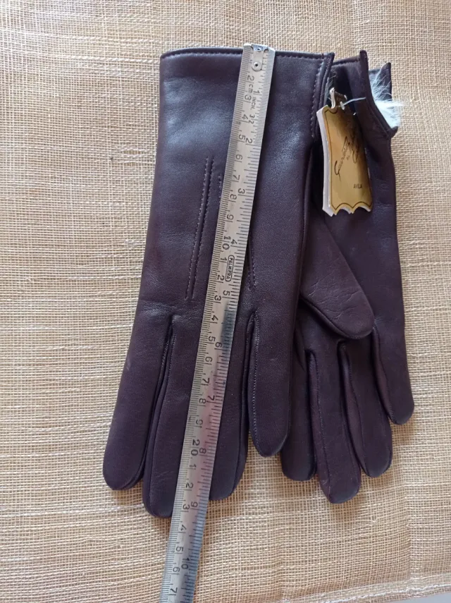 Guantes de piel marrón forrados