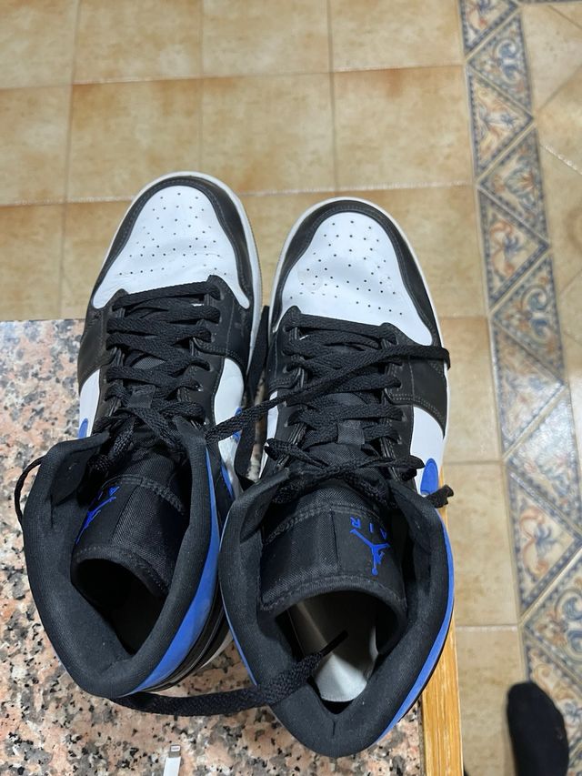 Jordan 1 Mid Azul y Blanco