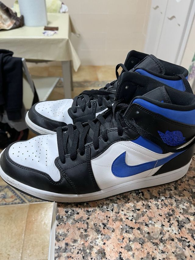 Jordan 1 Mid Azul y Blanco