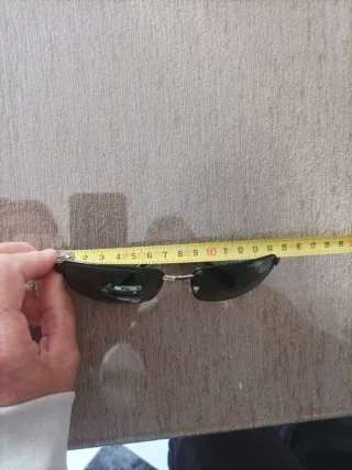 Gafas de sol negras y grises