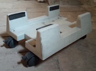 Soporte con ruedas para PC