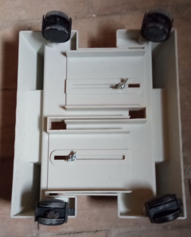 Soporte con ruedas para PC