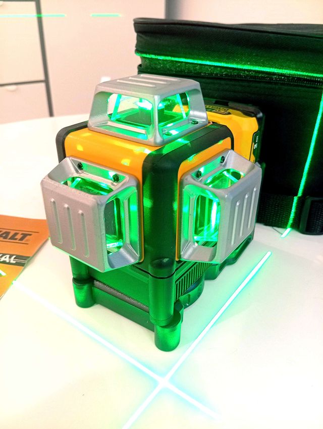 Nivel Láser DeWalt 360° 12 Líneas+Batería+Cargador