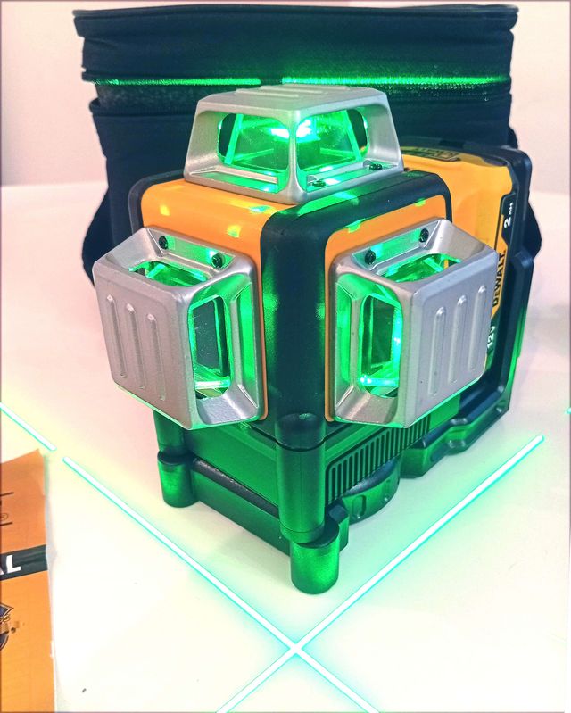 Nivel Láser DeWalt 360° 12 Líneas+Batería+Cargador