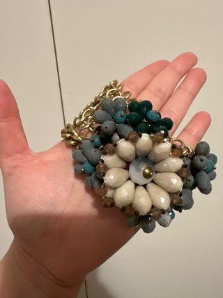 Bracciale floreale con perline