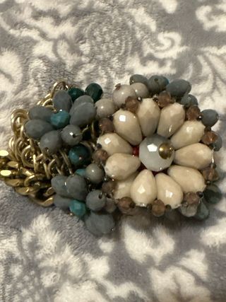 Bracciale floreale con perline