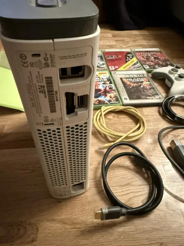 Xbox 360 con 5 giochi e accessori