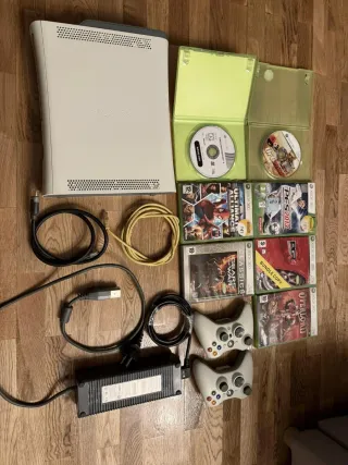 Xbox 360 con 5 giochi e accessori