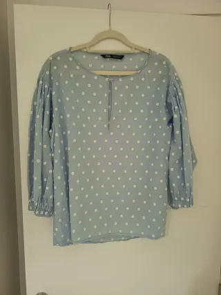 Blusa Zara azul lunares manga larga