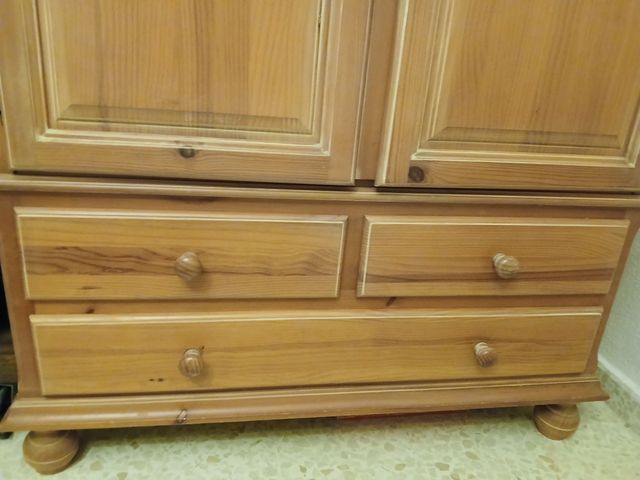 Armario de madera pino con llave