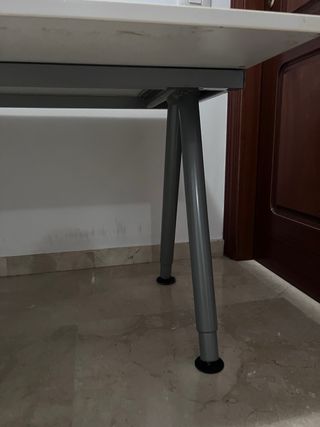 Mesa escritorio patas ajustables + 2 mesas