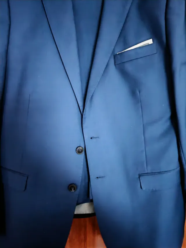 Traje de hombre azul