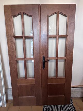 Puerta doble de madera maciza