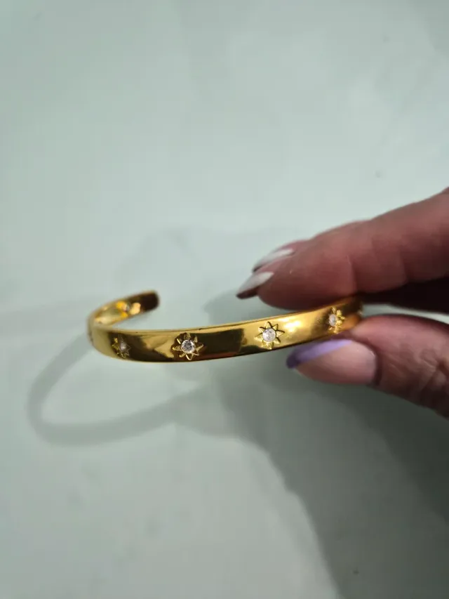 Pulsera chapada en oro con estrellas