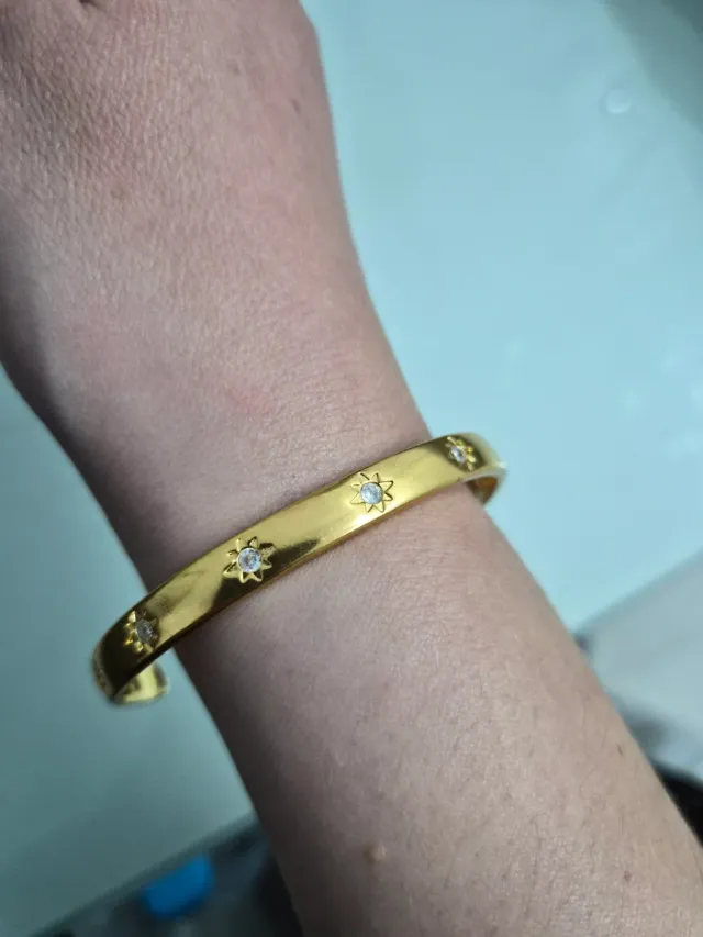 Pulsera chapada en oro con estrellas
