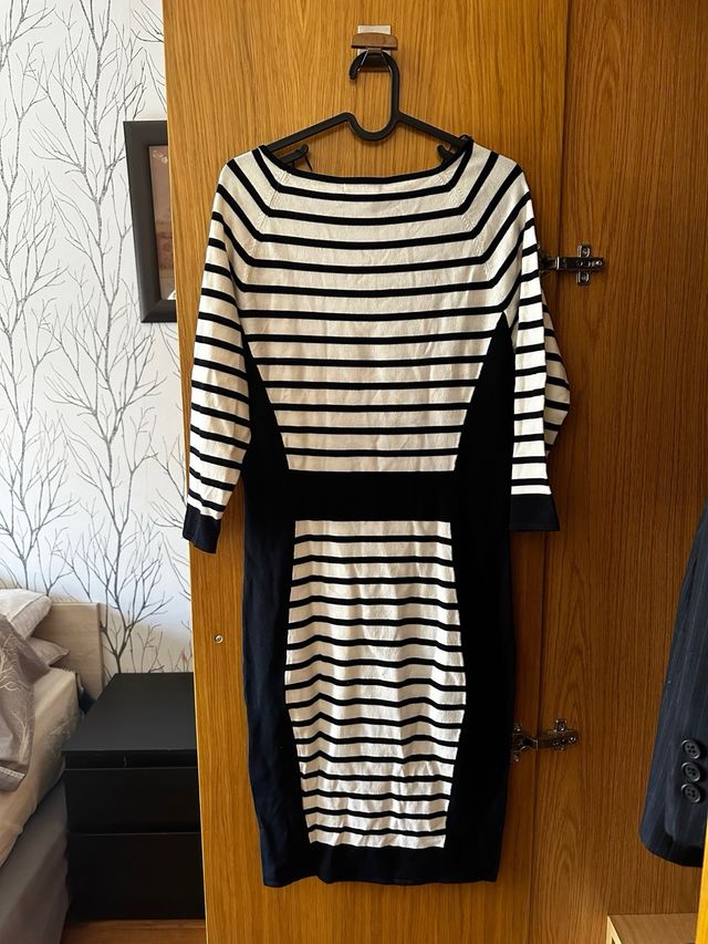 Vestido midi ceñido con rayas nuevo con etiquetas