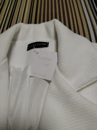 Abrigo blanco elegante