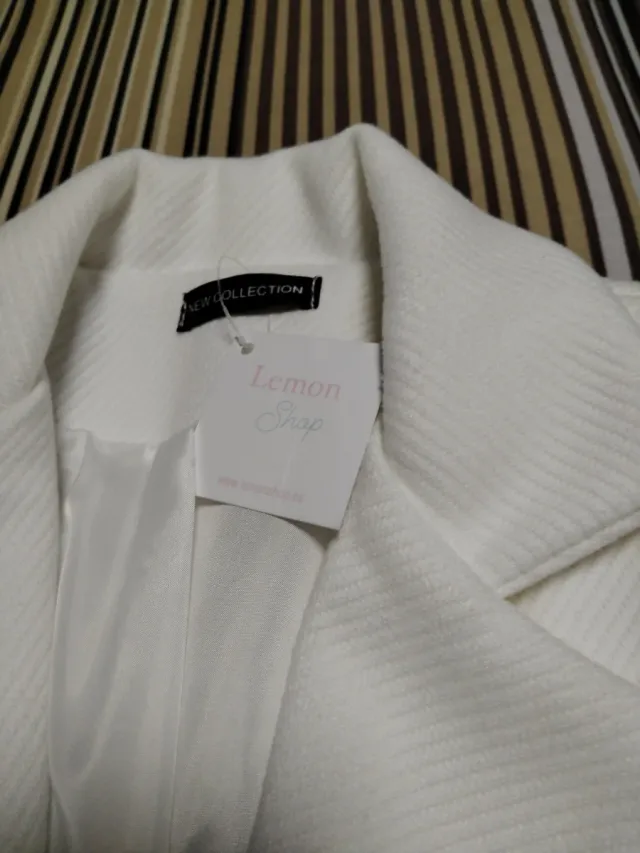 Abrigo blanco elegante