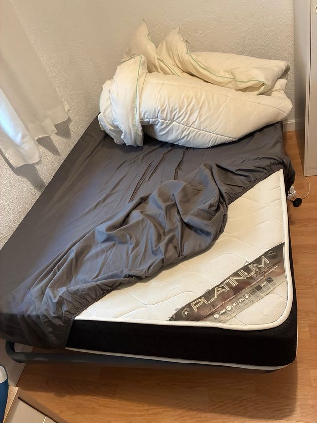 Cama 110cm em bom estado