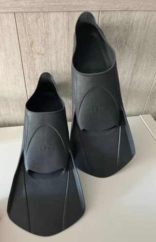 Aletas de natación negras