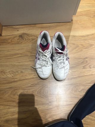 Zapatillas pádel mujer Asics blancas y rosas