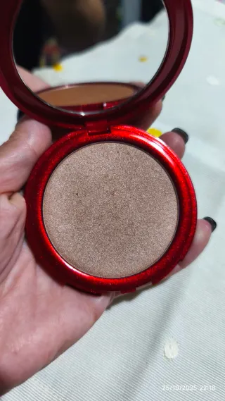 Illuminante viso color oro e bronzo