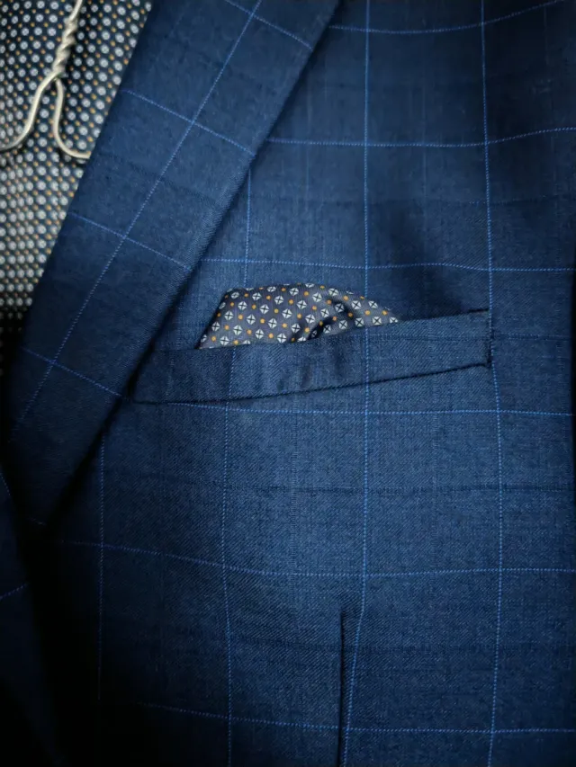 Traje de hombre azul a cuadros