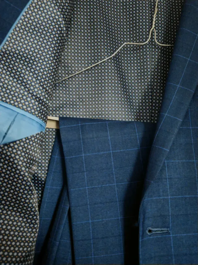 Traje de hombre azul a cuadros