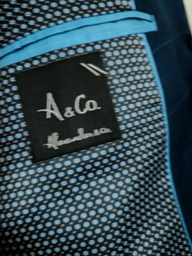 Traje de hombre azul a cuadros