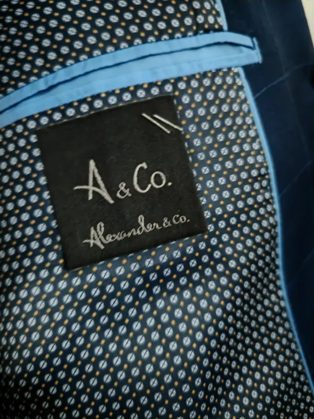 Traje de hombre azul a cuadros