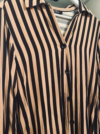 Blusa Bershka rayas café y negro hermosa y elegant