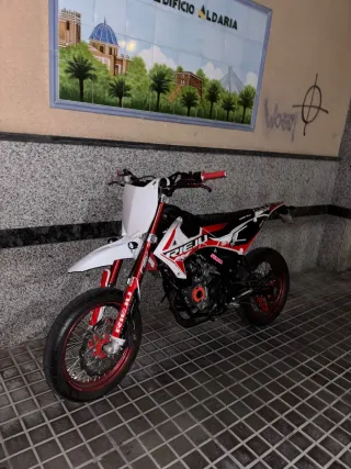 Moto Rieju mrt trophy Supermotard Roja y Blanca