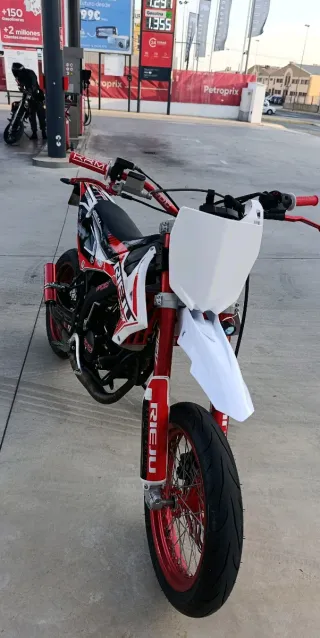 Moto Rieju mrt trophy Supermotard Roja y Blanca