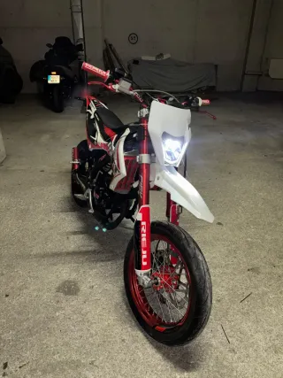 Moto Rieju mrt trophy Supermotard Roja y Blanca