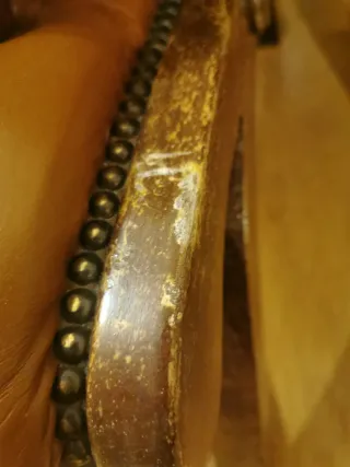 Sillón de cuero con reposapiés