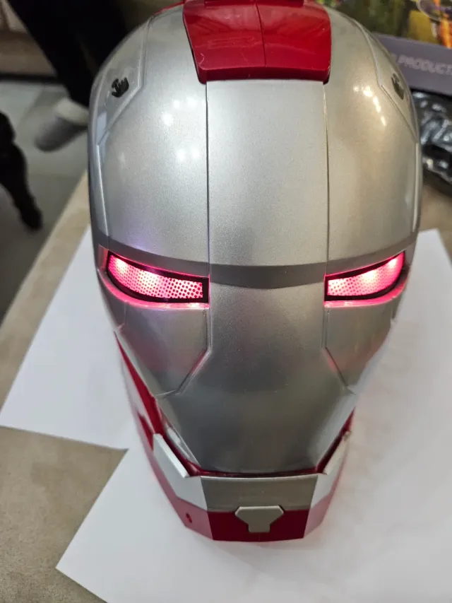 Maschera Iron Man rossa e argento. Offerta. Regali.